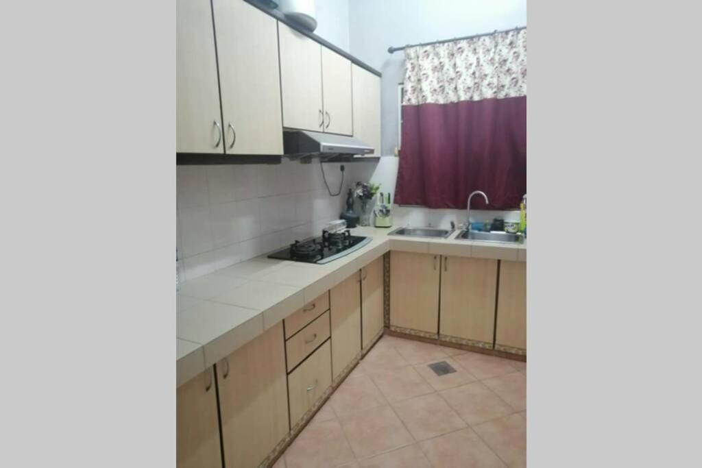 Orked Aeridina Homestay Puchong Luaran gambar
